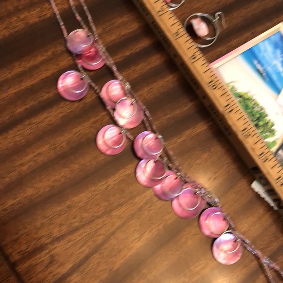 Pink shell reversible necklace and earrings set - Picture 12 of 12